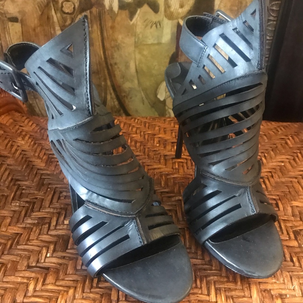 Black Leon Max Etienne Cut out  Heeled sandals.